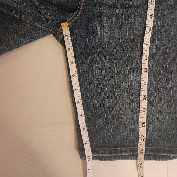 Levi’s Western Medium Wash Denim 10" Inseam Shorts Women’s Size 12 - Picture 13 of 16